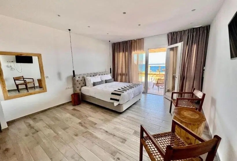 Suite Vue Piscine, Akre