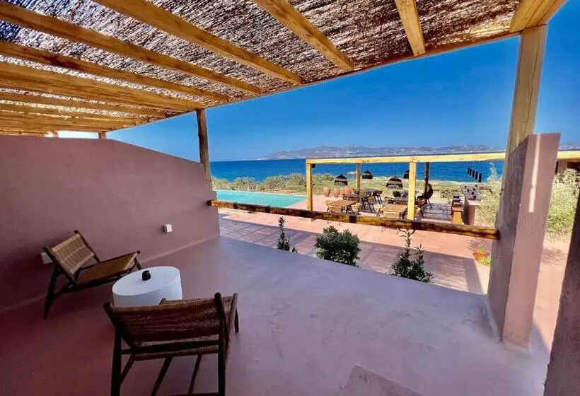 Suite Vue Piscine, Akre