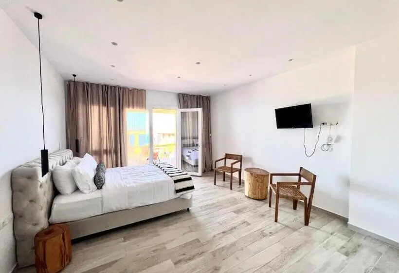 Suite Vue Piscine, Akre