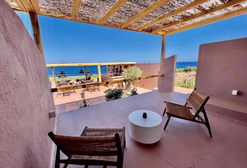 Люкс Вид на Бассейн, Akre