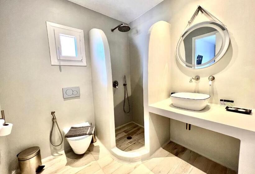 Люкс Вид на Бассейн, Akre