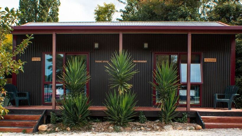 מיטה בחדר משותף, The Barn Cabins & Camp