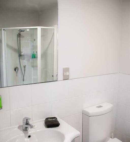 Студия Стандарт, Carrick Lodge Motel