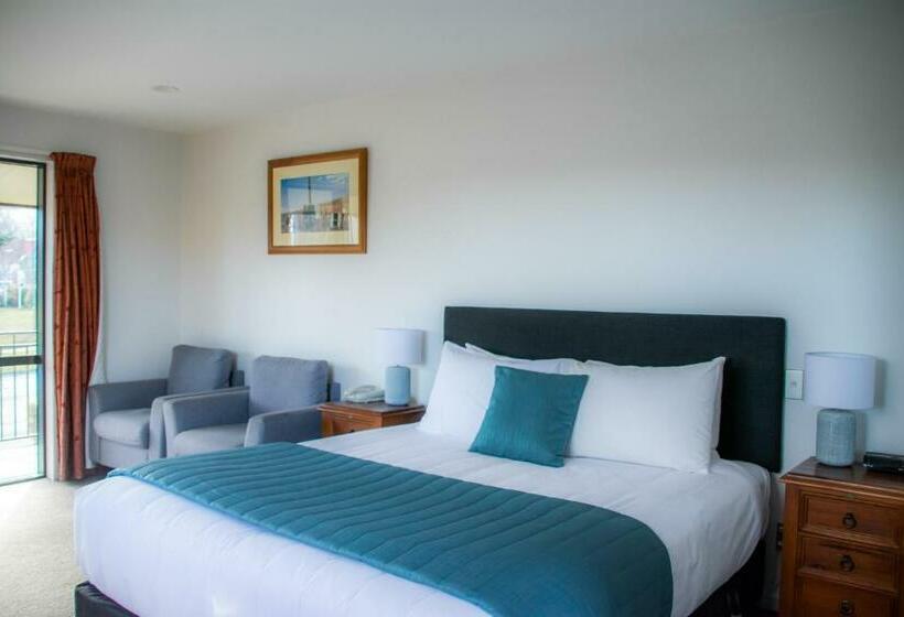 Студия Стандарт, Carrick Lodge Motel