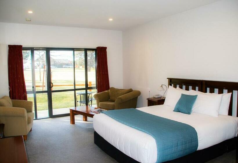 Студия Стандарт, Carrick Lodge Motel