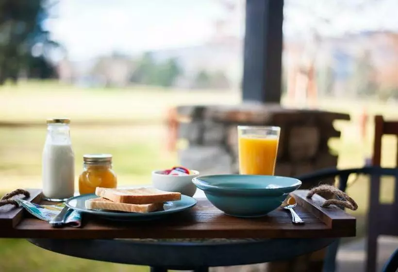 スタンダードスタジオ, Carrick Lodge Motel