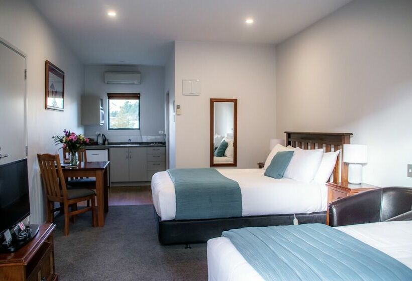 Студия Стандарт, Carrick Lodge Motel