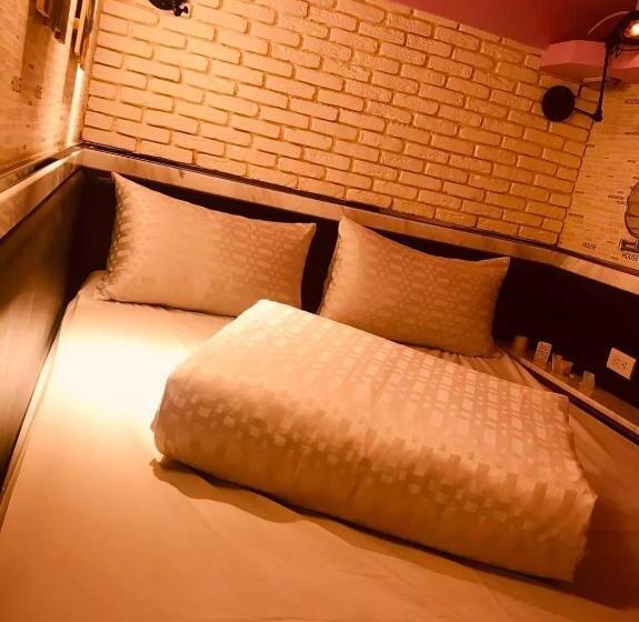 Bed in Shared Room with Shared Bathroom, Kenting My Home