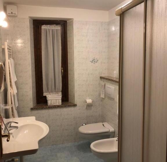 חדר סטנדרט לשלושה עם מרפסת, Edelweiss