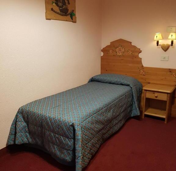 חדר סטנדרט לשלושה עם מרפסת, Edelweiss