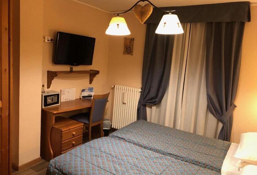 חדר סטנדרט לשלושה עם מרפסת, Edelweiss