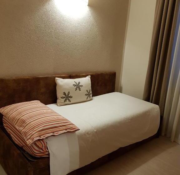 חדר סטנדרט לשלושה עם מרפסת, Edelweiss