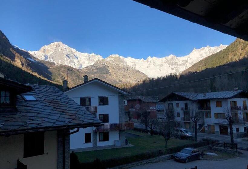 חדר אקונומי לשלושה, Edelweiss