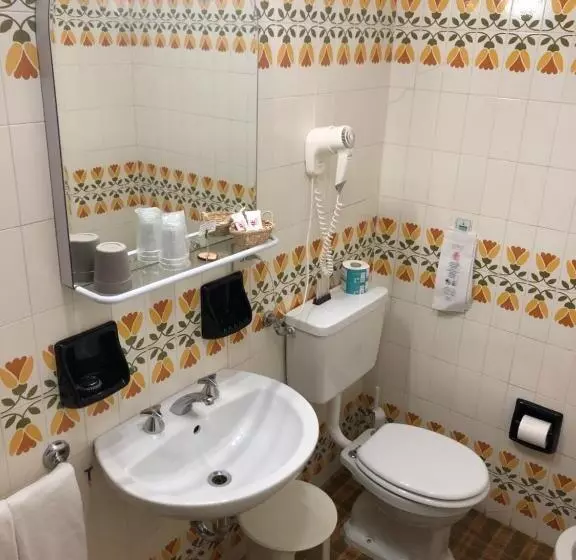 Economy Triple Room, Edelweiss