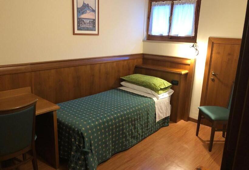 חדר אקונומי לשלושה, Edelweiss