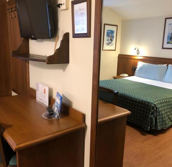 חדר אקונומי לשלושה, Edelweiss