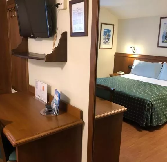 Economy Triple Room, Edelweiss