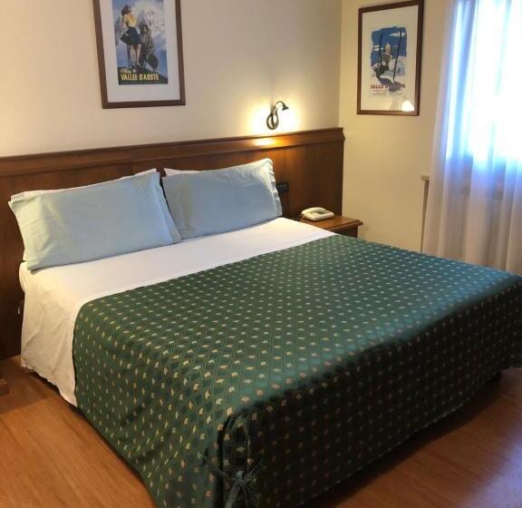 חדר אקונומי לשלושה, Edelweiss