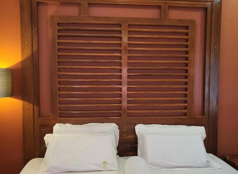 اتاق ساده سه‌ نفره, Green Monkey Resort Boracay