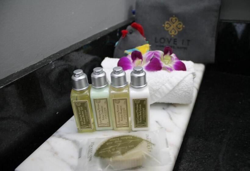 جناح جونيور ديلوكس, Love It Cas Consulado