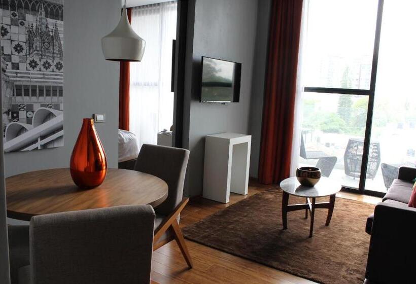 جناح جونيور ديلوكس, Love It Cas Consulado