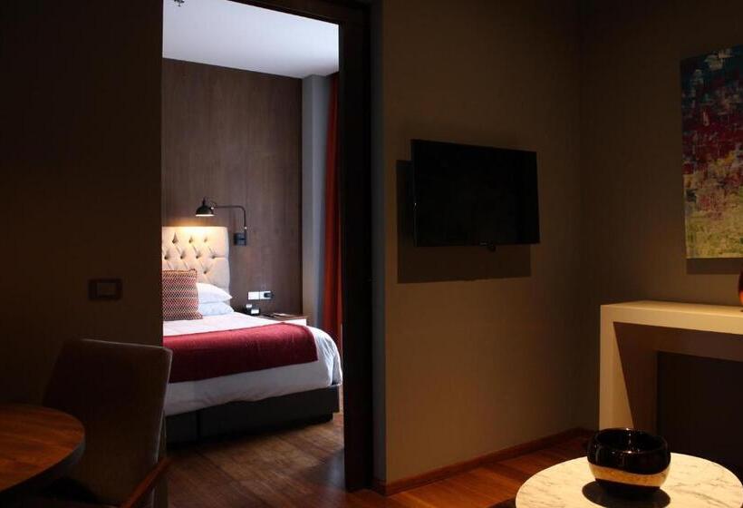 جناح جونيور ديلوكس, Love It Cas Consulado