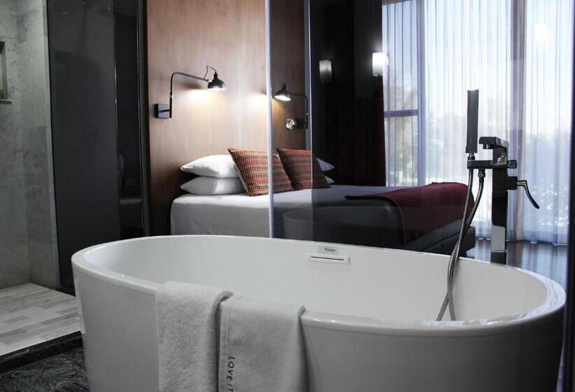 جناح سوبيريور, Love It Cas Consulado