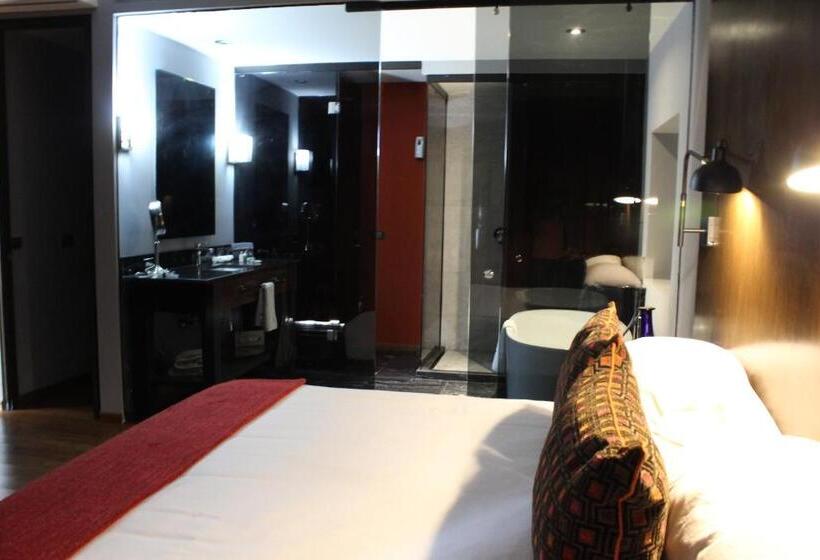 جناح سوبيريور, Love It Cas Consulado