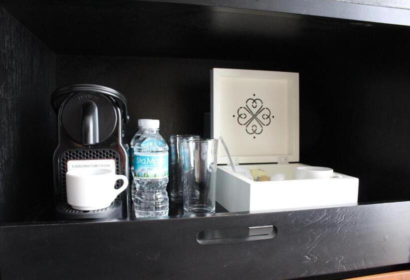 جناح سوبيريور, Love It Cas Consulado