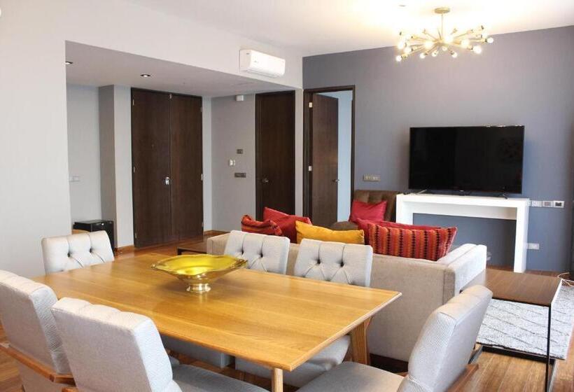 جناح رئاسى, Love It Cas Consulado