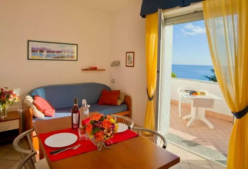 آپارتمان 1 خوابه با بالکن و چشم‌انداز دریا, Residence Sant'anna