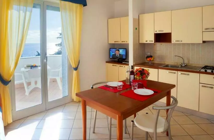 آپارتمان 1 خوابه با بالکن و چشم‌انداز دریا, Residence Sant'anna