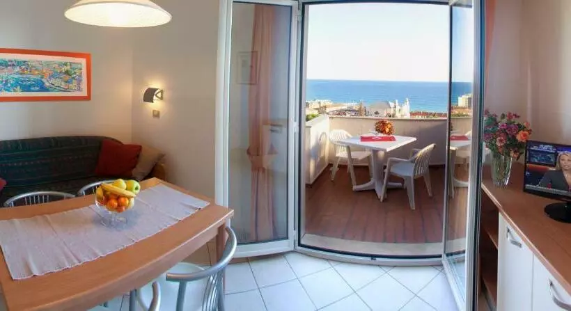 آپارتمان 1 خوابه با بالکن و چشم‌انداز دریا, Residence Sant'anna
