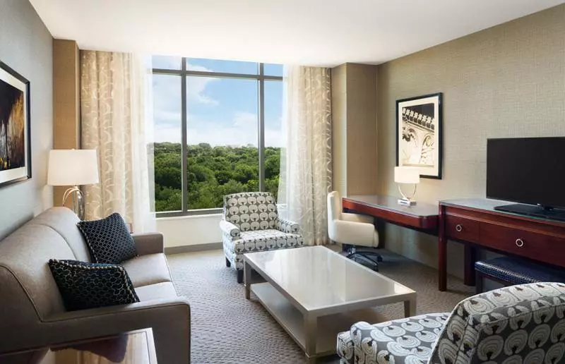 キングサイズベッドのスタンダードルーム, Sheraton Austin Georgetown Hotel & Conference Center