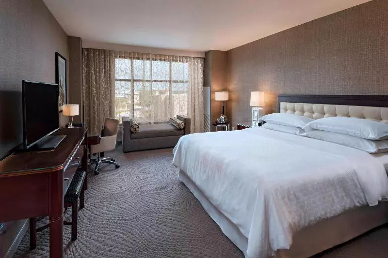 キングサイズベッドのスタンダードルーム, Sheraton Austin Georgetown Hotel & Conference Center