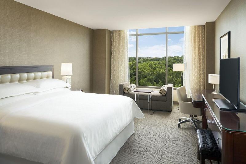 带大床的俱乐部房间, Sheraton Austin Georgetown Hotel & Conference Center