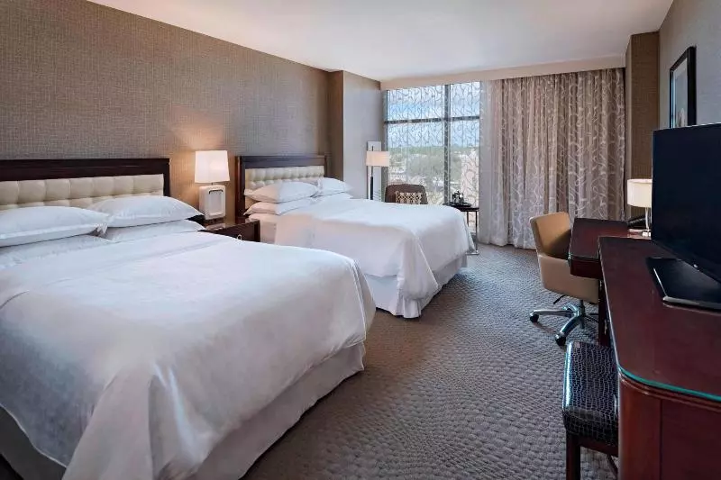プールビュースタンダードルーム, Sheraton Austin Georgetown Hotel & Conference Center