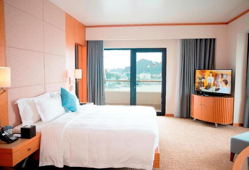 سوئیت اجرایی با تخت کینگ, Wyndham Legend Halong