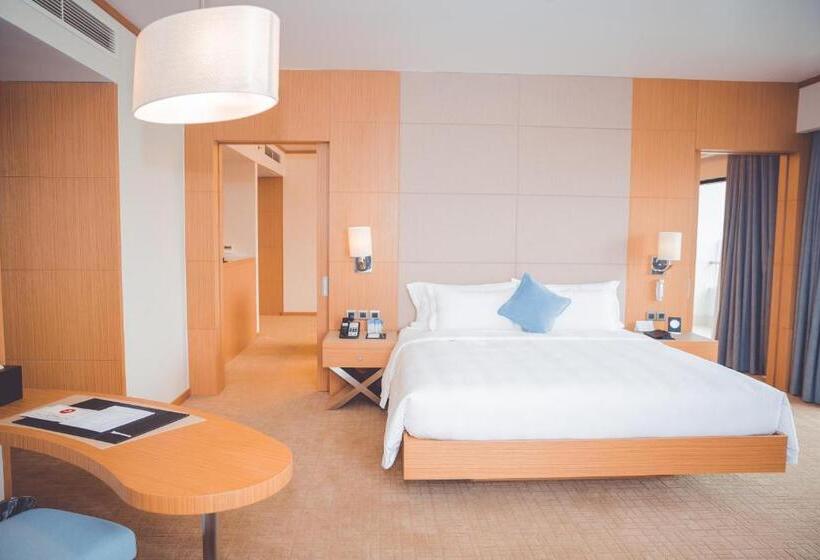 سوئیت اجرایی با تخت کینگ, Wyndham Legend Halong