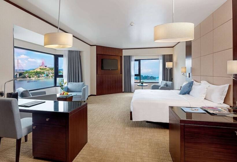 سوییت جونیور, Wyndham Legend Halong