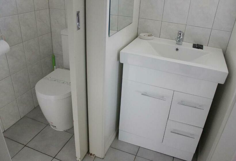 Студия Стандарт, Jack & Di S Lakefront Motel