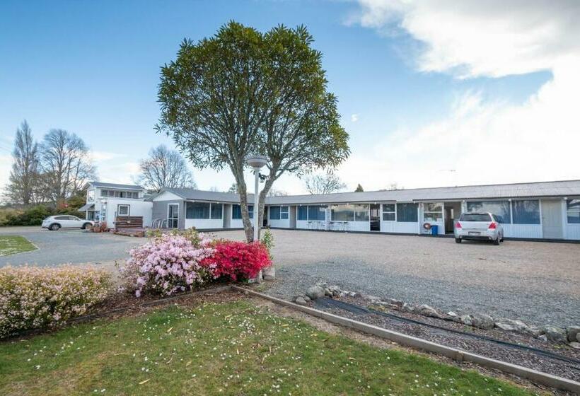 Студия Стандарт, Jack & Di S Lakefront Motel