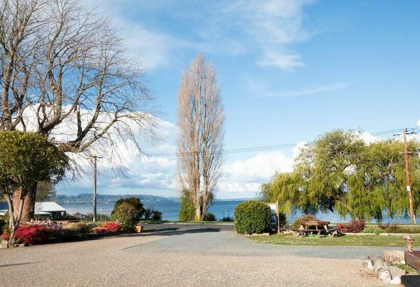 Студия Стандарт, Jack & Di S Lakefront Motel