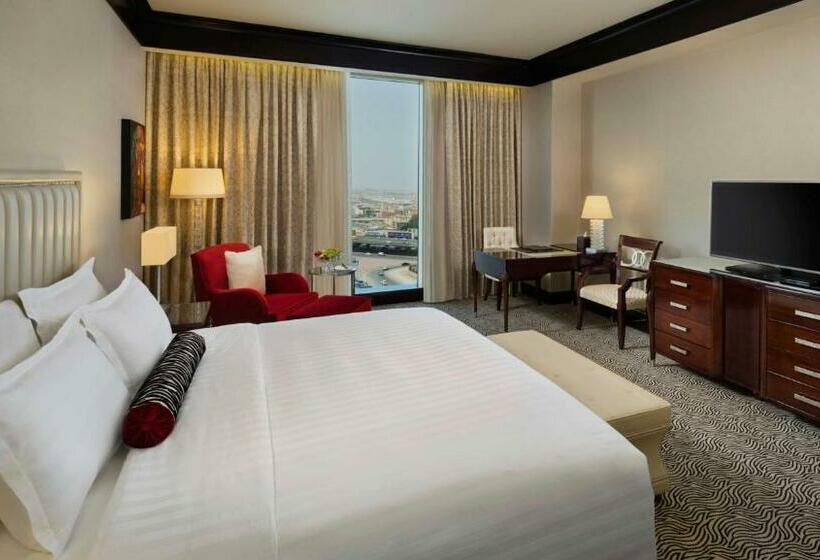 带大床的豪华间, Kempinski Al Othman Hotel Al Khobar
