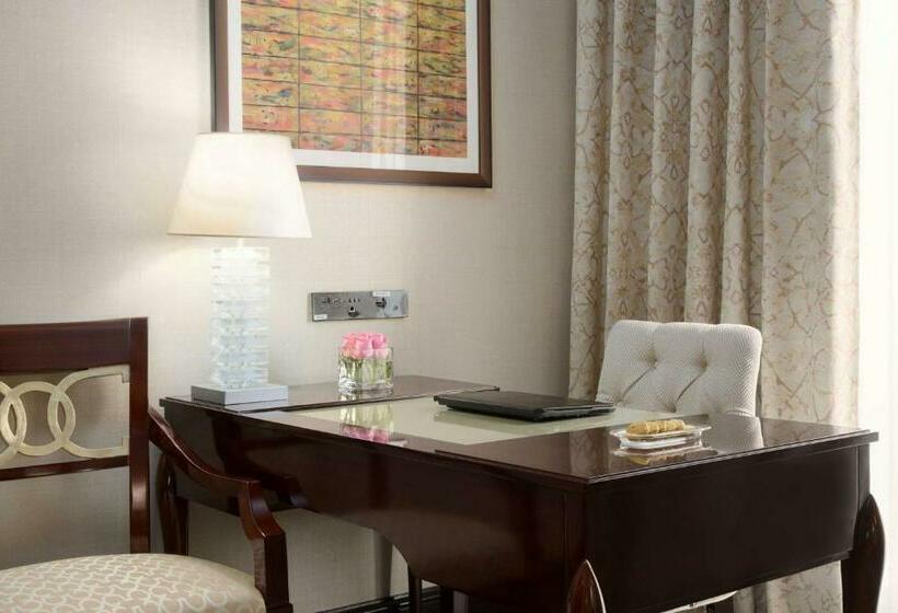 带大床的豪华间, Kempinski Al Othman Hotel Al Khobar
