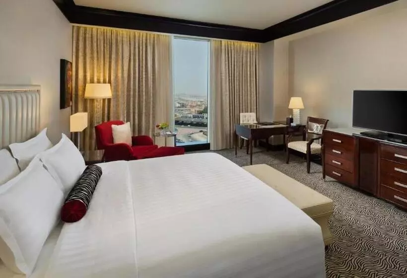 キングサイズベッドのエクゼクティブルーム, Kempinski Al Othman Hotel Al Khobar