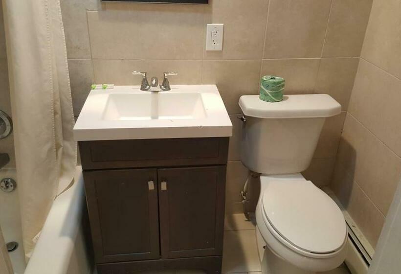 带大床的标准间, Budget Inn Tonawanda