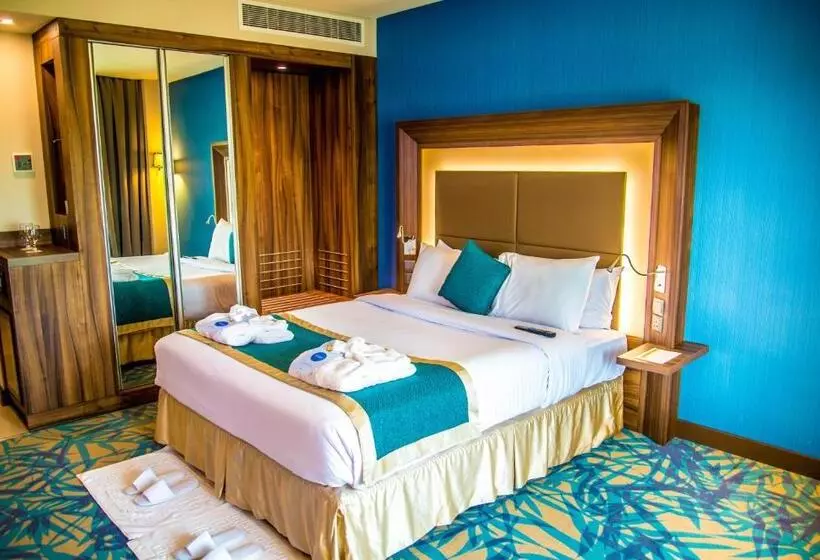 سوییت جونیور با چشم‌انداز شهر, Novotel Yanbu Albahr