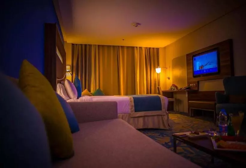 سوییت جونیور با چشم‌انداز شهر, Novotel Yanbu Albahr