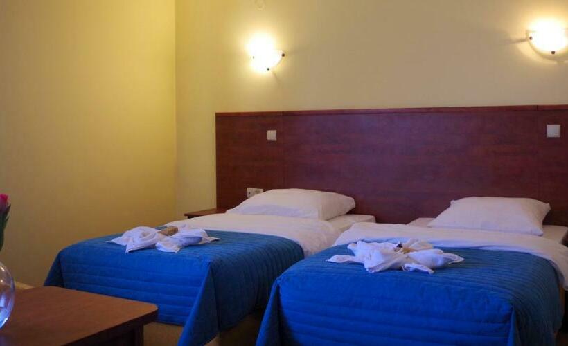 Habitación Estàndard Individual, Dworek Emilli